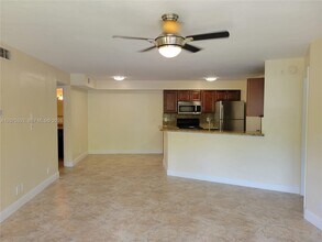 Building Photo - 9999 Summerbreeze Dr