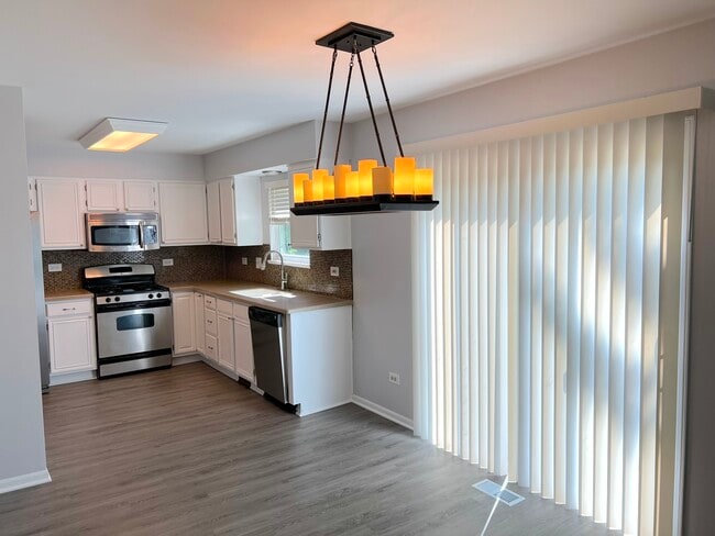 Building Photo - 1164 Lakewood Cir