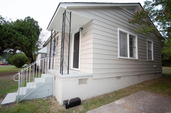 Building Photo - 1307 Washington St