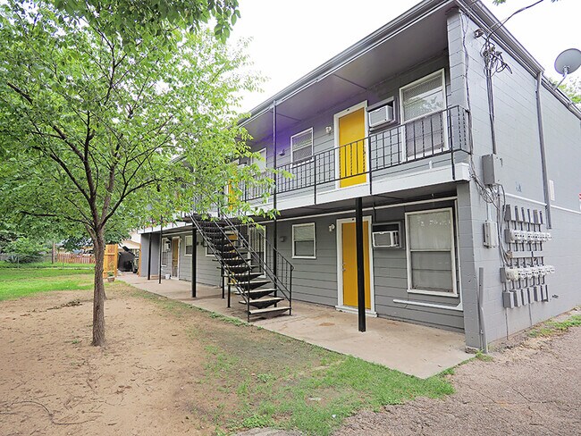 Foto del edificio - Recently Remodeled Studio Apartment In Hot East Austin!