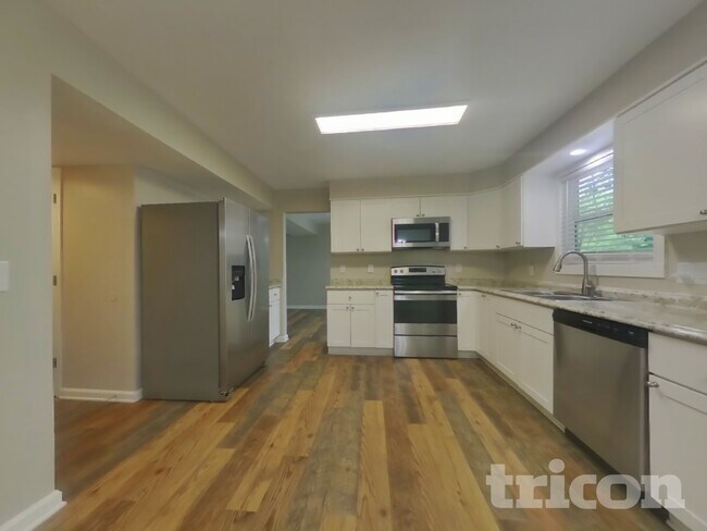 Foto del edificio - 1820 Crestwood Dr NW