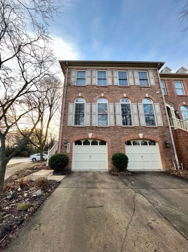 Building Photo - 9900 Foxborough Cir