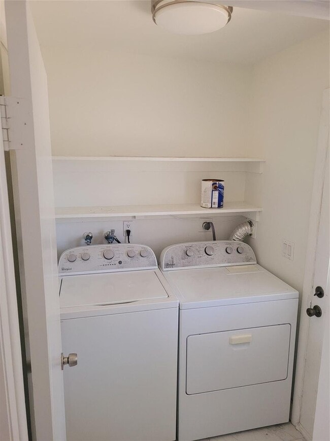 Photo - 770 NE 38th St House