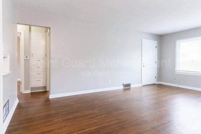 Building Photo - 6124 E Oakwood Dr