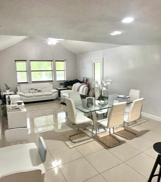 Foto del edificio - 15661 SW 104th Ter