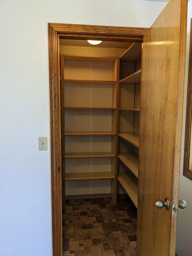 1006 S Pacific Hwy Unit 1, Talent, OR 97540 Apartment for Rent in Talent, OR