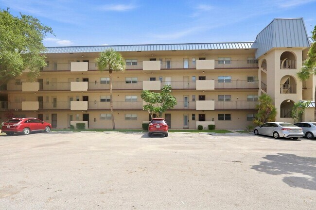 Foto del edificio - 6301 N Falls Cir Dr