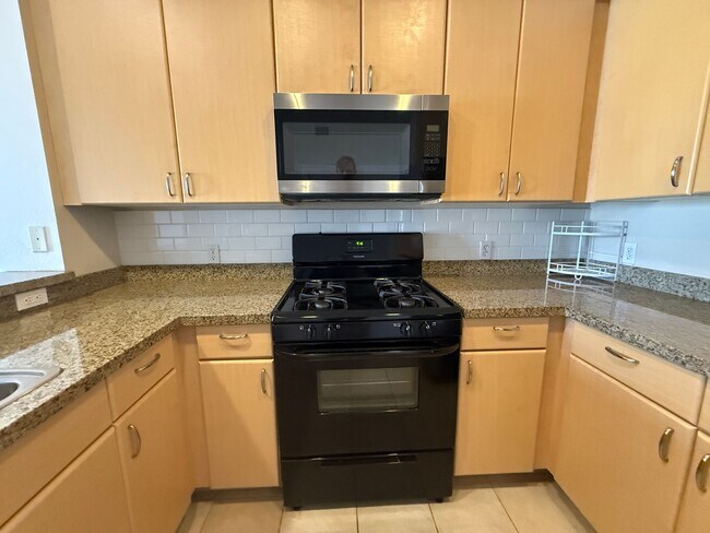 Building Photo - Downtown Condo in the Heart of San Diego!