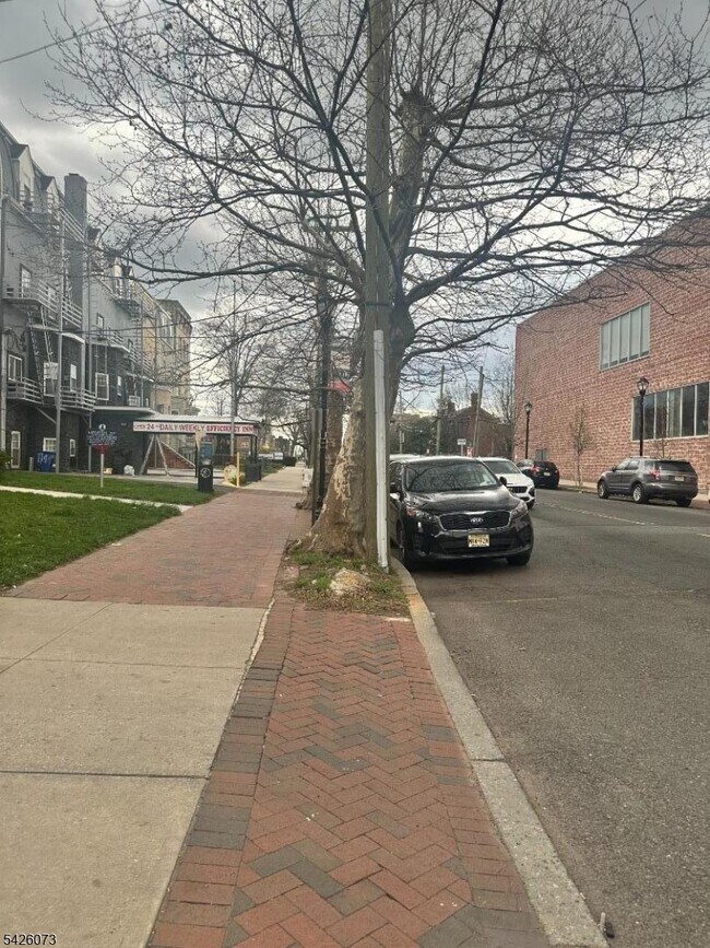 Foto del edificio - 1075 E Jersey St