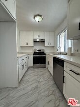 Building Photo - 1038 Thompson Ave