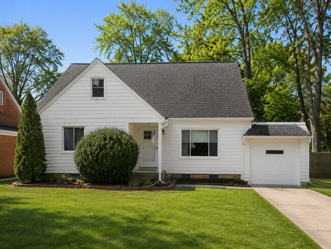 Building Photo - 26230 Briardale Ave