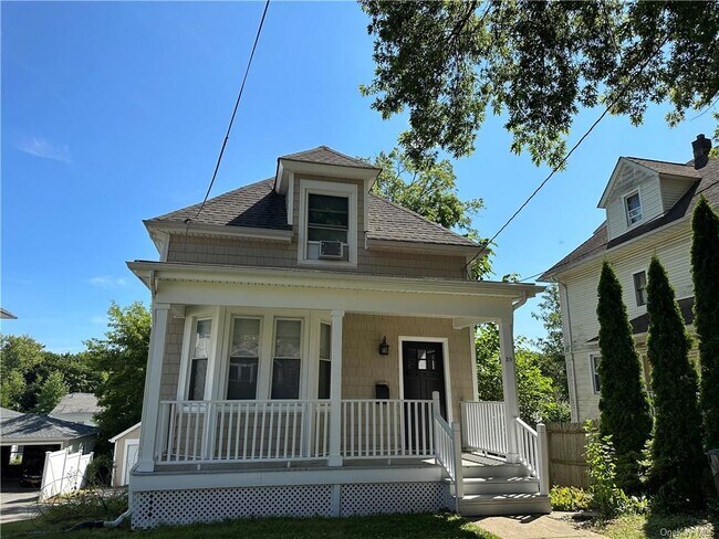 Building Photo - 29 Oakwood Ave