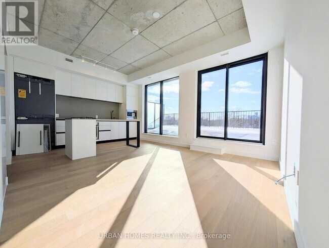 Photo du bâtiment - 1720 Bayview Ave