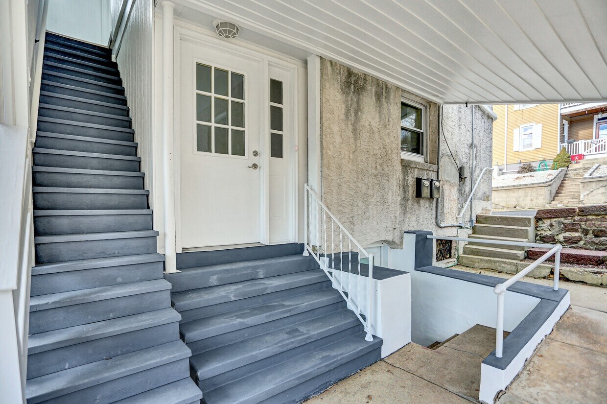 17 North Church Street, Unit 1st Floor Rear Room for Rent in Mohnton