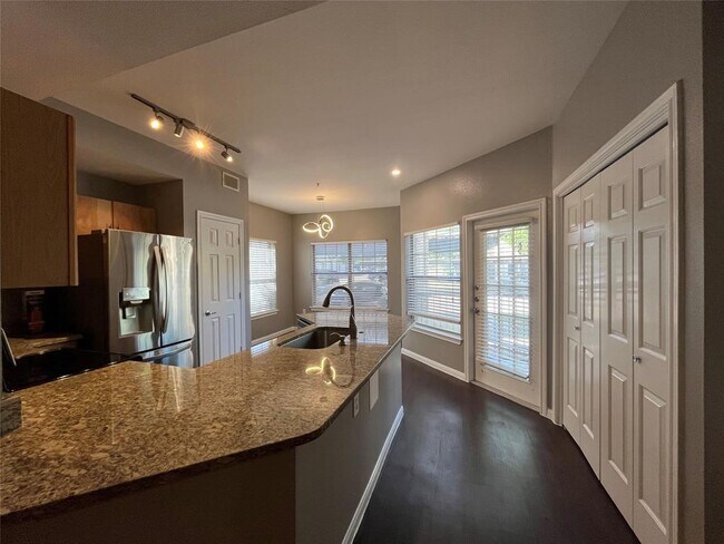 Foto del edificio - 2320 Gracy Farms Ln