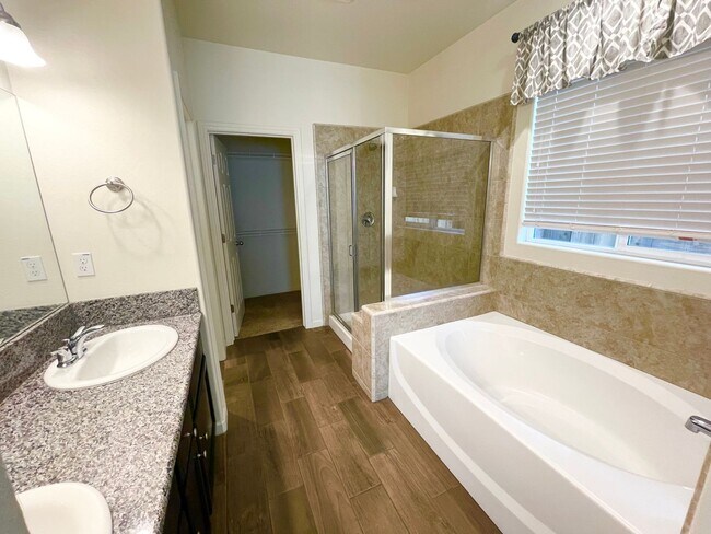Foto del edificio - $2,195 Ashlan & Leonard 3 bed Home, Clovis...