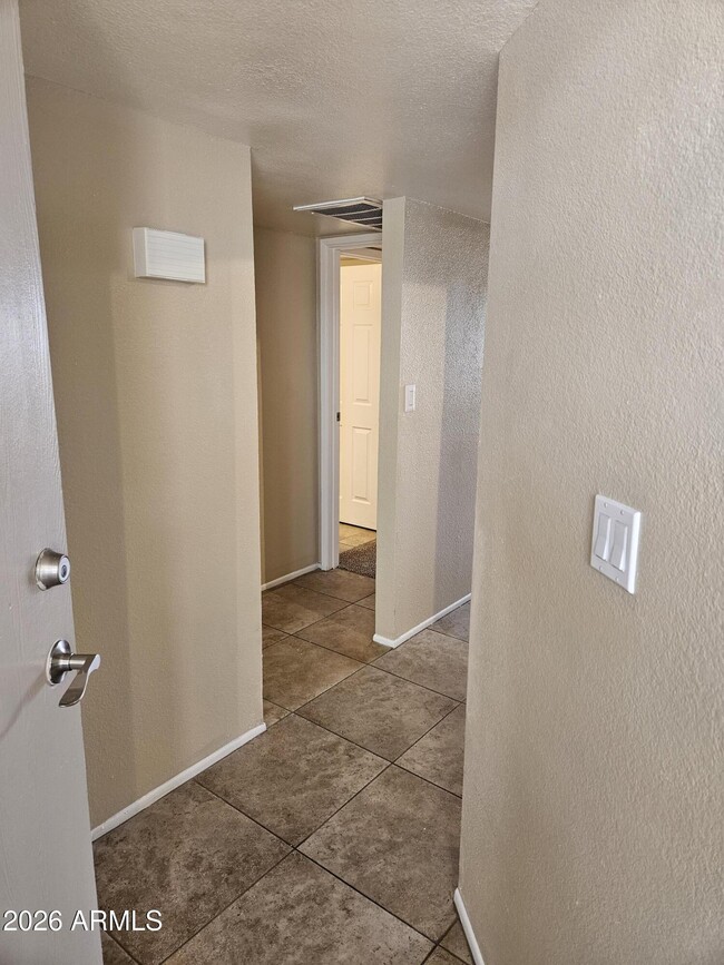 Building Photo - 835 N Granite Reef Rd
