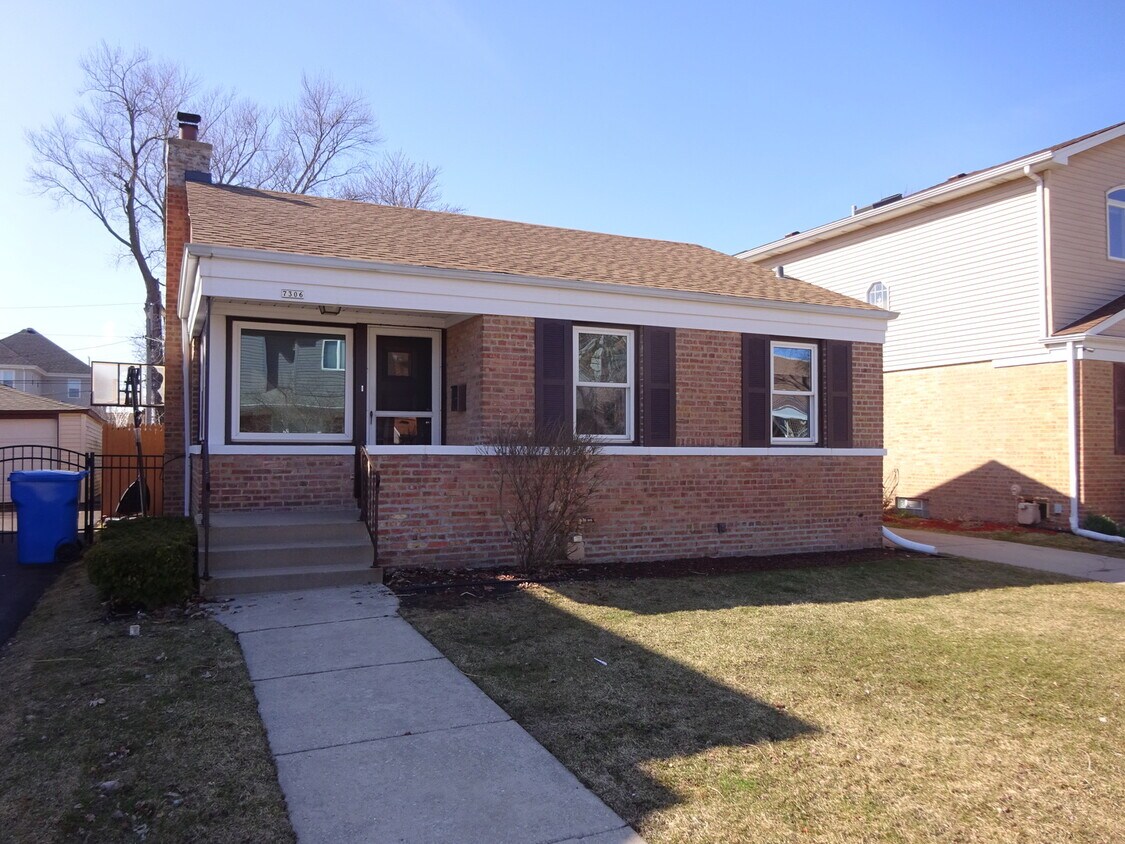 7306 N McVicker Ave, Chicago, IL 60646 House Rental in Chicago, IL