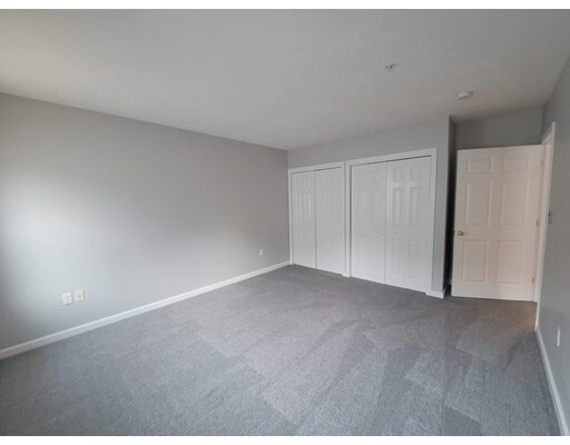 Building Photo - 70 Oak St Ext