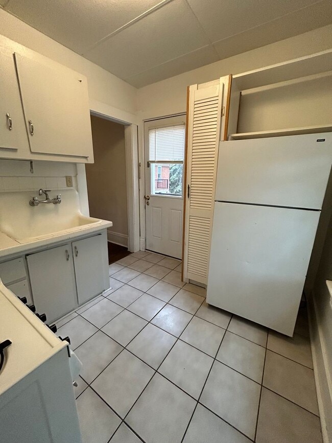 Building Photo - One Bedroom Apartment on the Northside