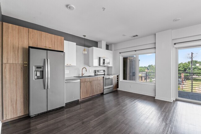 Building Photo - 4361 S Congress Ave