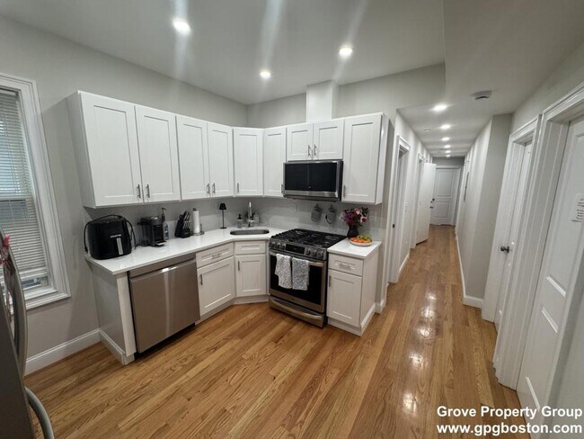 Photo - 4 bedroom in Boston MA 02127 Apartment