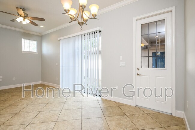 Foto del edificio - 10603 Village Lake Rd