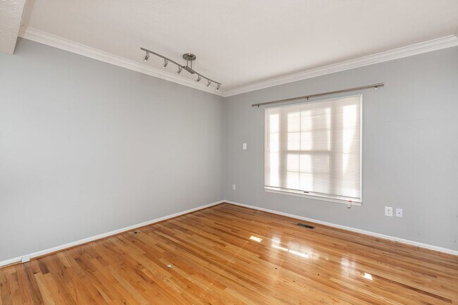 Foto del edificio - Beautiful Town Home In Greenspring For Rent
