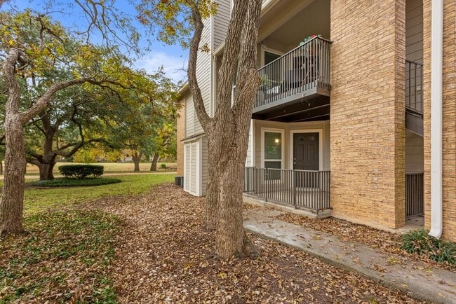 Building Photo - 10616 Mellow Meadows