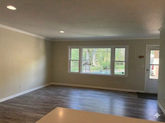 Foto del edificio - 3231 Magnolia Dr