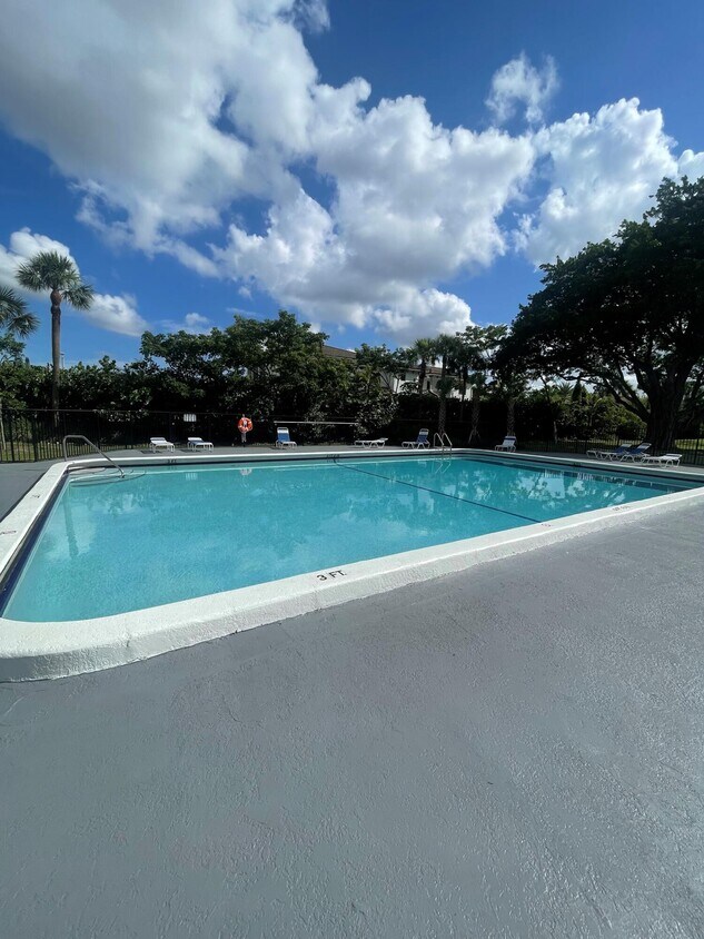Foto principal - 9235 SW 8th St