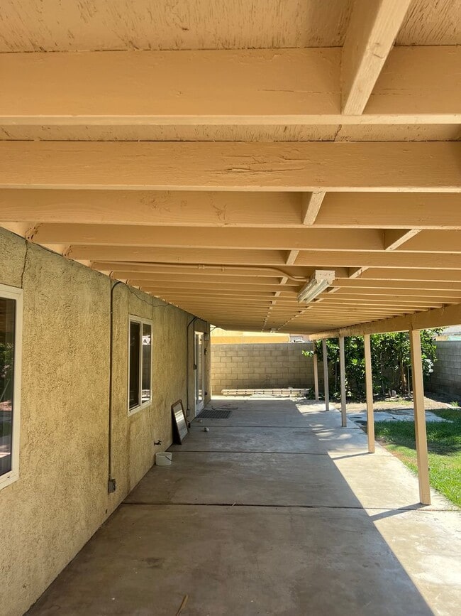 Building Photo - South Central Bakersfield House