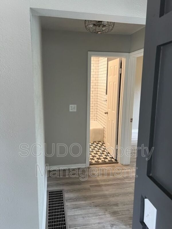 Foto del edificio - 623 N Highland Dr