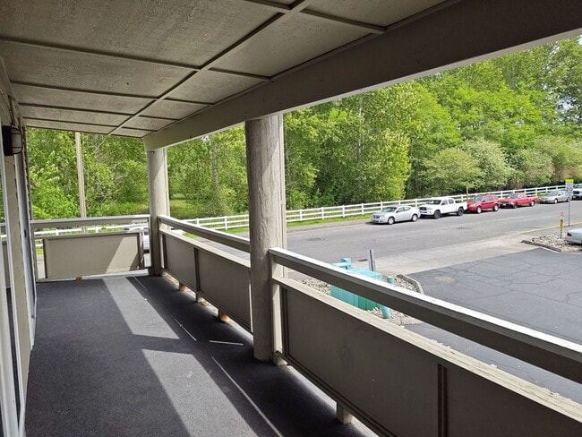 Building Photo - Ground Floor Unit!