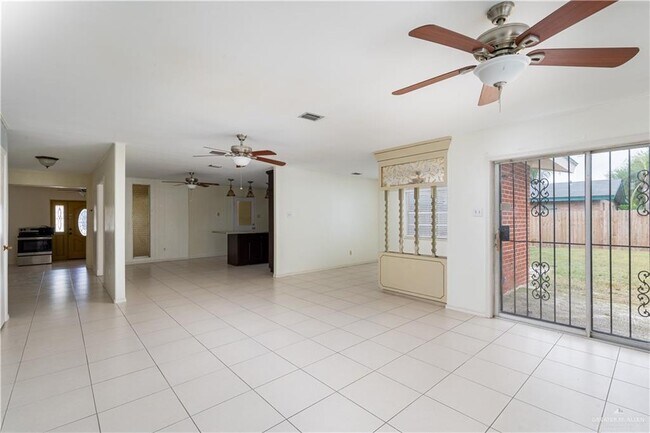 Foto del edificio - 1021 E Ebony Ln