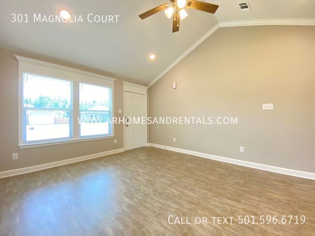 Building Photo - 301 Magnolia Court | $1695 | 3 beds, 1 bath