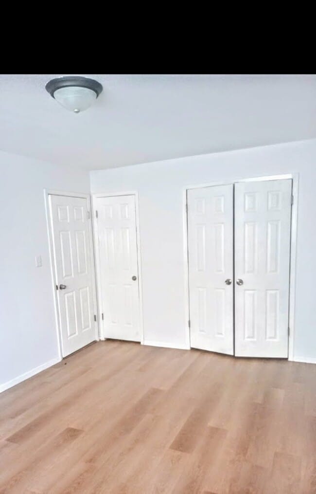 Building Photo - 121 Lazy Ln