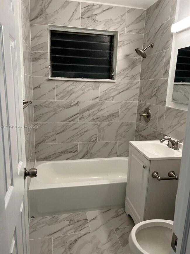 Foto del edificio - 107 SW 18th Ct