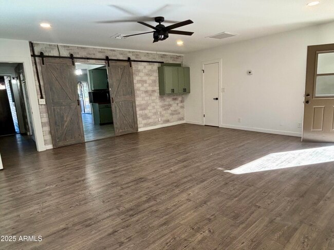 Building Photo - 2816 N 33rd Pl