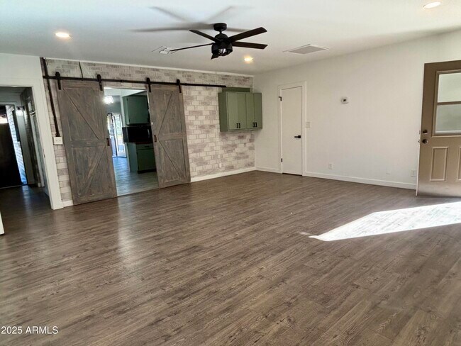 Foto del edificio - 2816 N 33rd Pl