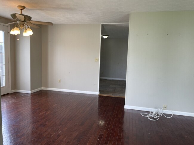 Building Photo - 10844 Lakehurst Ct