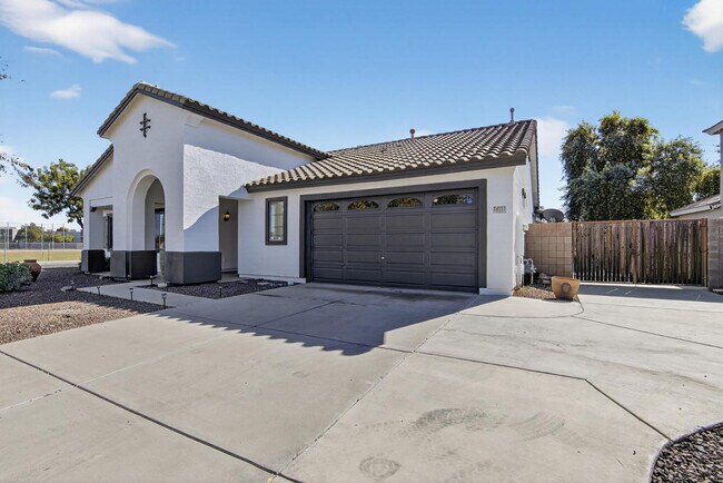 Foto del edificio - 18711 E Raven Dr