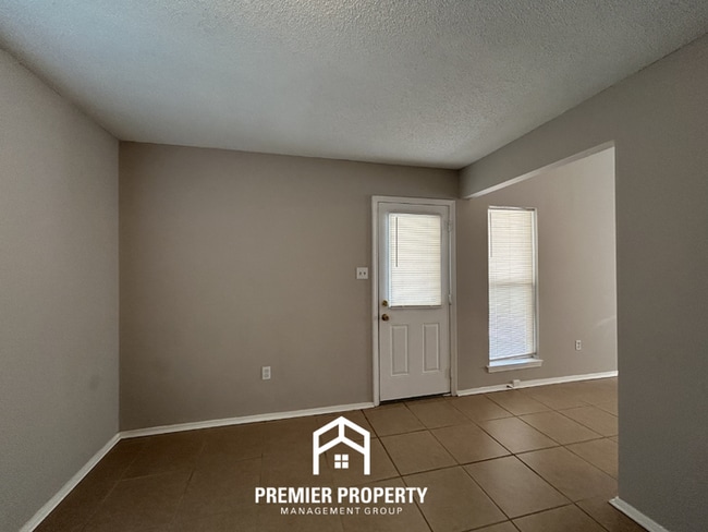 Building Photo - Charming 3BR/2BA Horn Lake Home | Vaulted Ceilings, Brick Fireplace & Fenced Yard