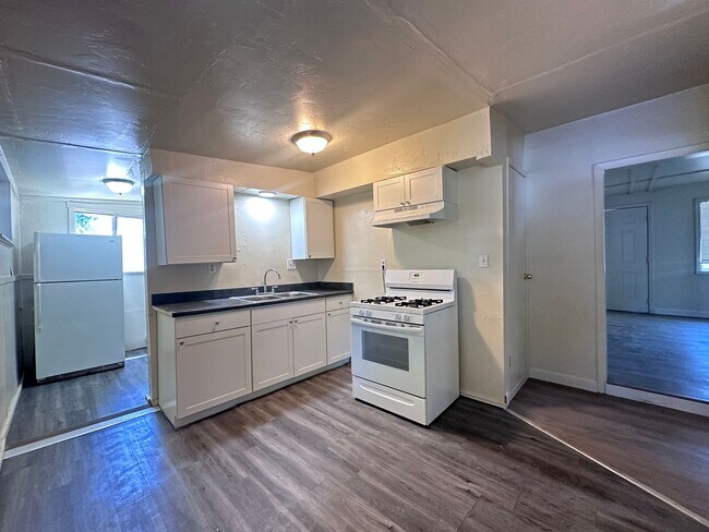 Foto del edificio - 2 Bedroom Home With A Spacious Yard