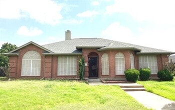 Building Photo - 3711 Blossom Dr