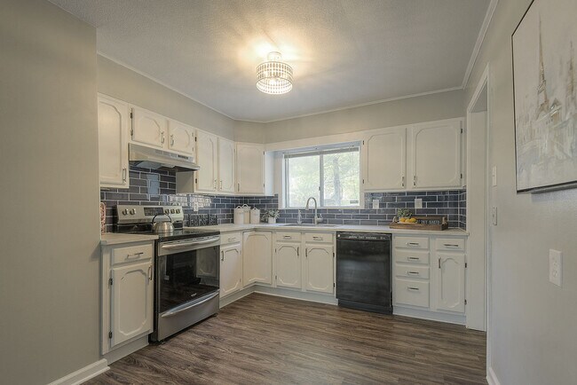 Foto del edificio - 2324 W 79th Terrace