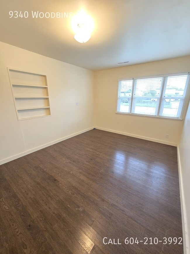 Building Photo - 3 Bedroom Duplex