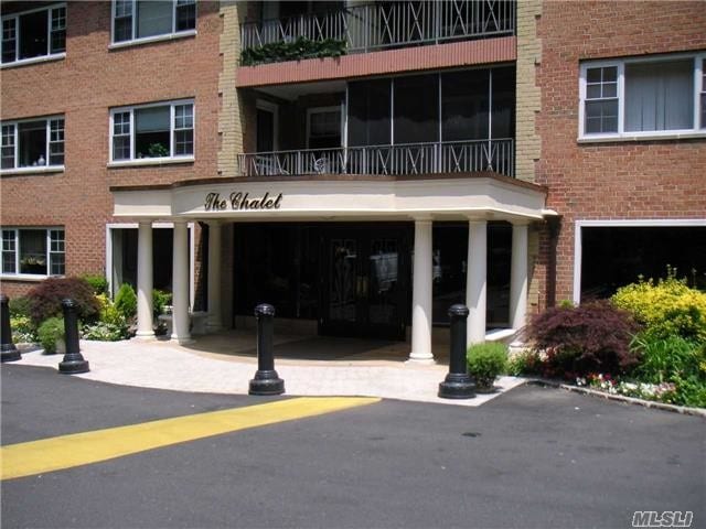 Primary Photo - 300 Edwards St