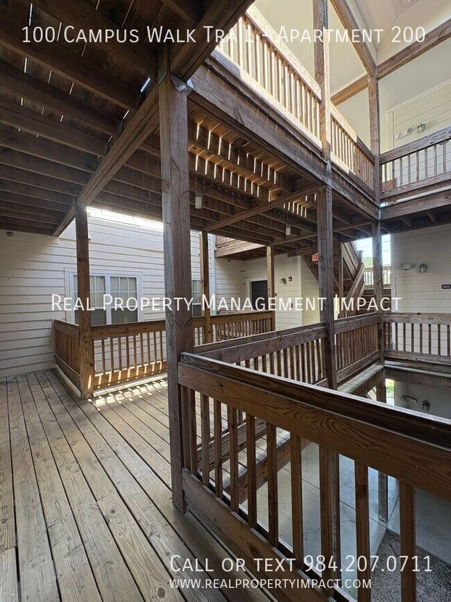 Foto del edificio - 100 Campus Walk Trl