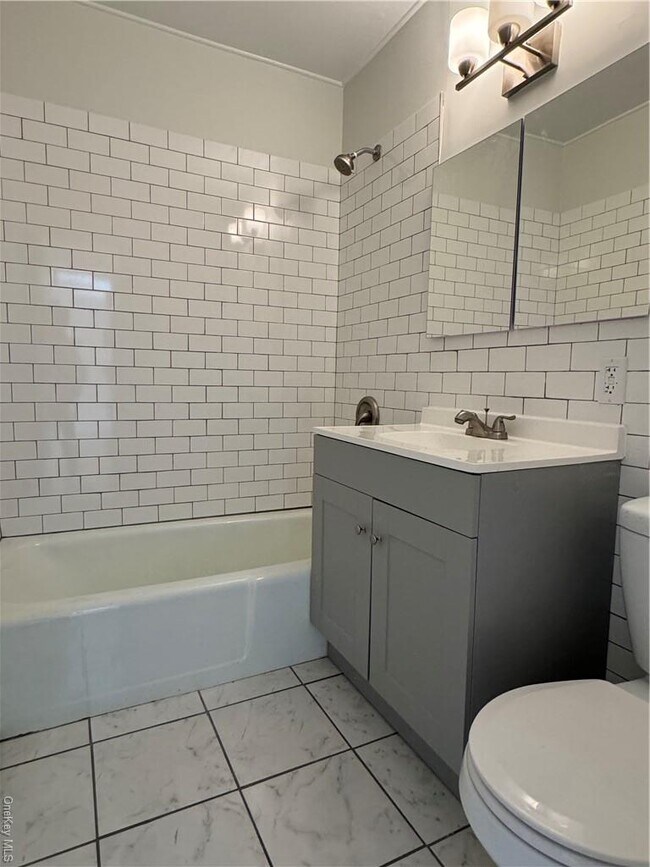 Building Photo - 60 Crescent Pl